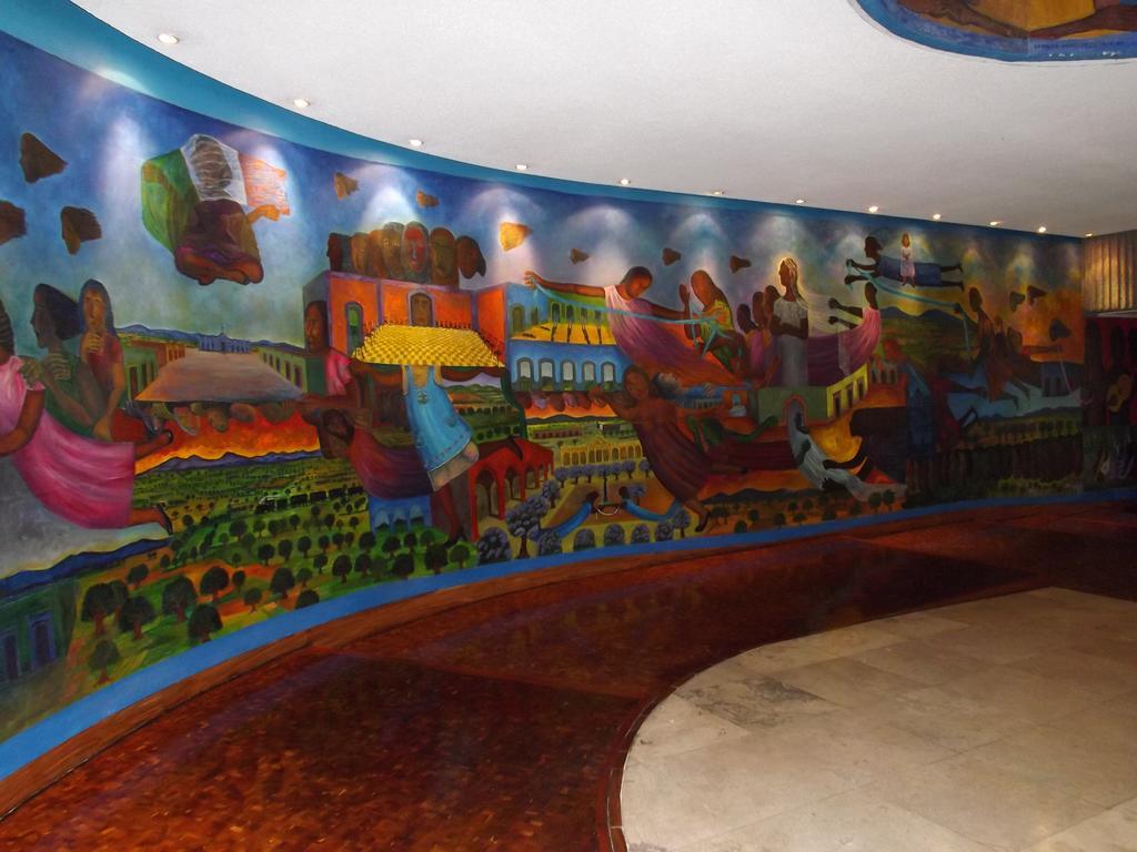 Royal Pedregal Hotell Mexico City Exteriör bild Mural by the artist at the Taj Mahal Palace, Mumbai