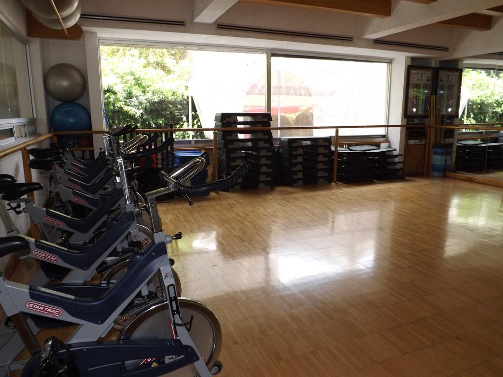 Royal Pedregal Hotell Mexico City Exteriör bild The gym at the school