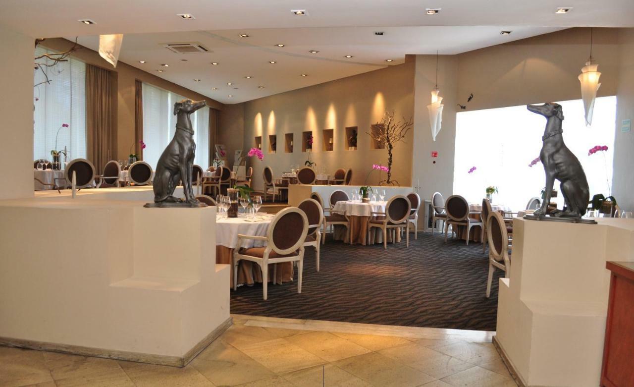 Royal Pedregal Hotell Mexico City Exteriör bild Restaurant "Le C'est Quoi"
